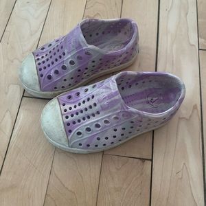 Natives marble purple, toddler size 5.